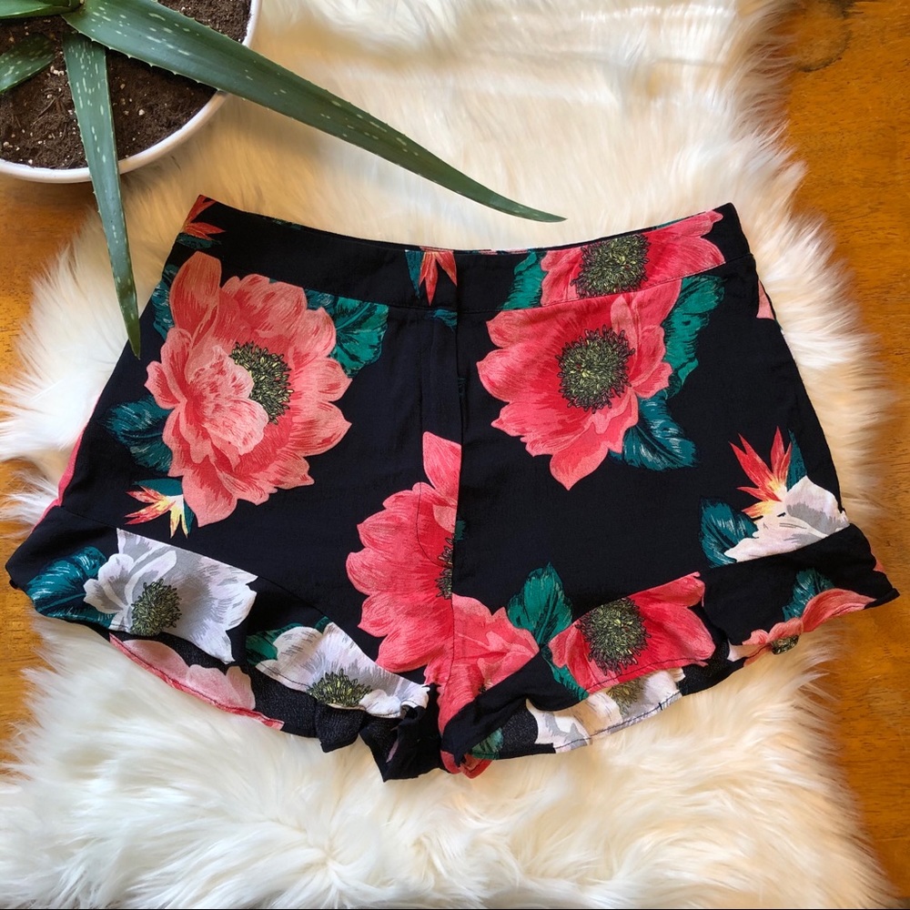 🌺 ZARA 🌺 ruffle hem floral shorts